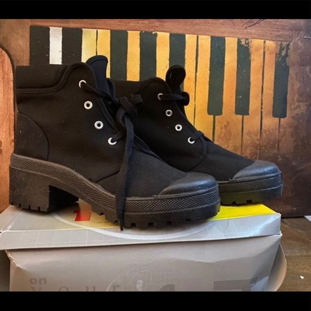 Black heeled boots